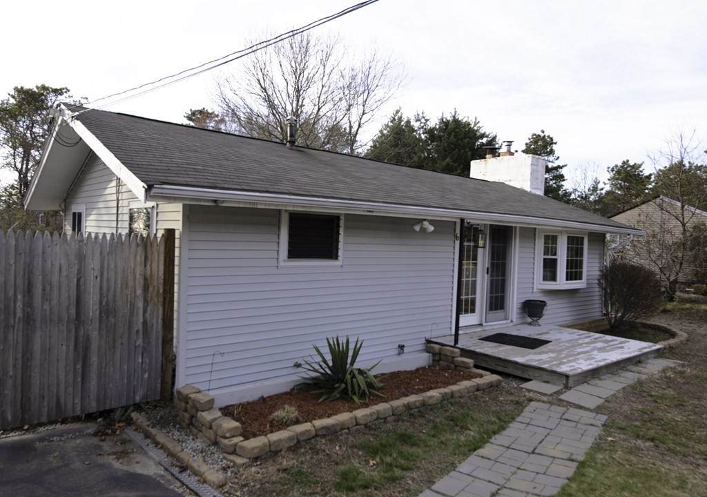 6 Jocelyn Ave - Photo 1