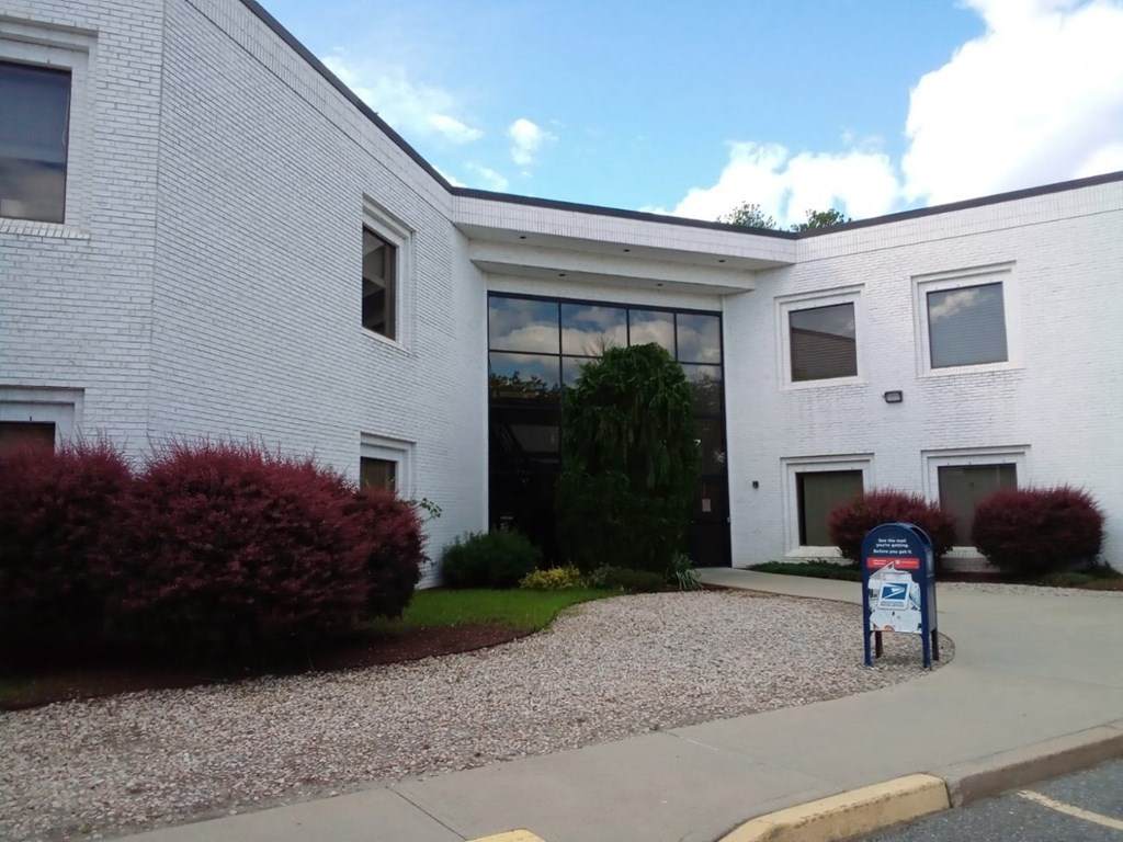 1637 Mineral Spring Ave - Photo 1