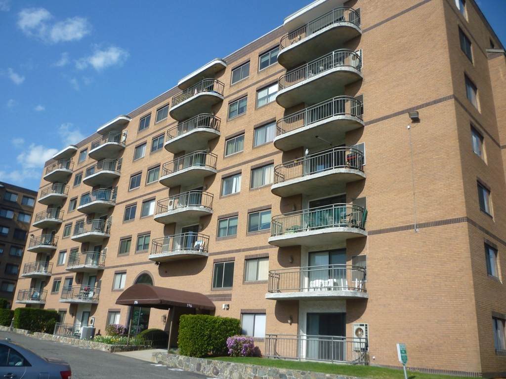 196 Locust St - Photo 1