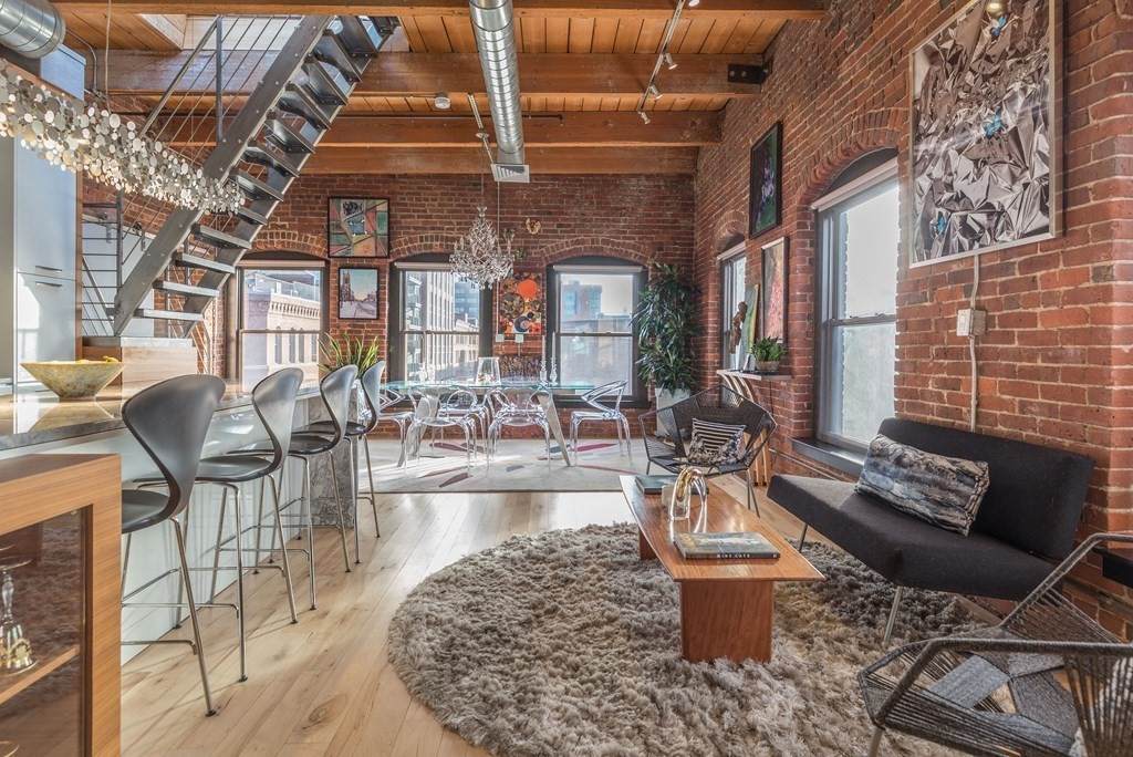 21 Wormwood St - Photo 1