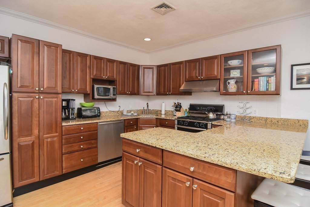 38 N. Bennet St - Photo 1