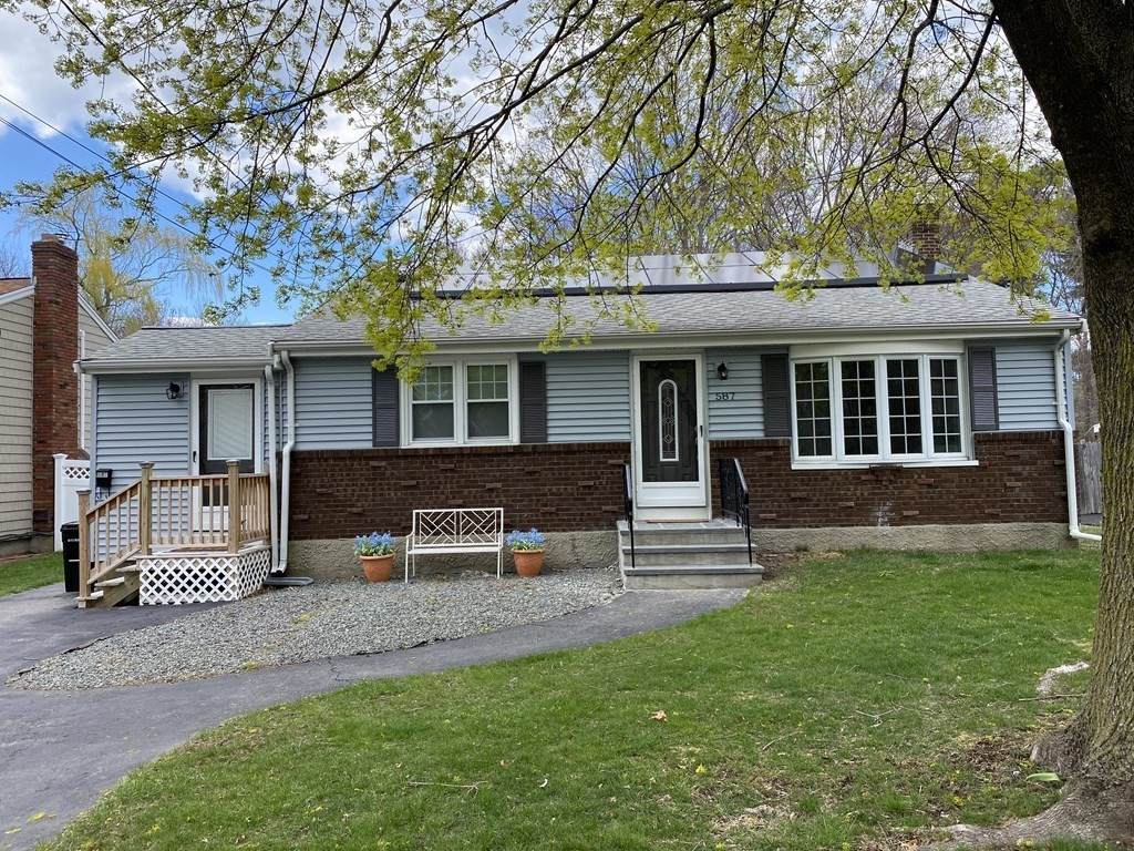 587 W Chestnut St - Photo 1