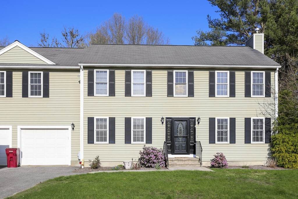 8 Marilyn Brooke Ln - Photo 1