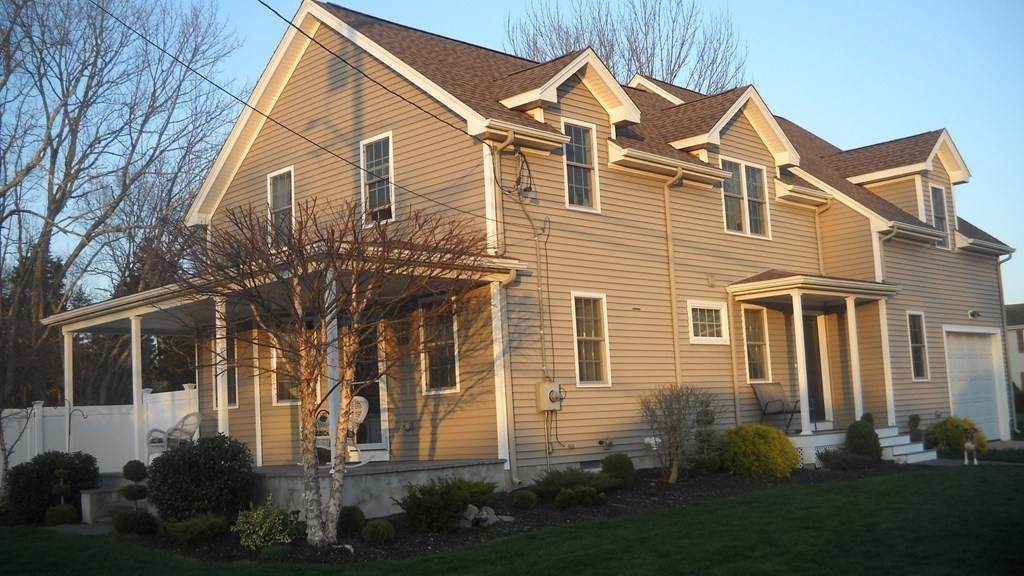 558 Elm St - Photo 1