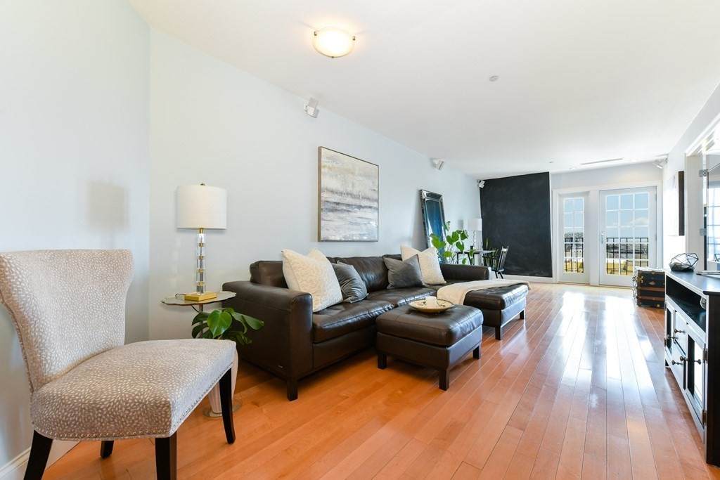 320 W 3rd - Photo 1