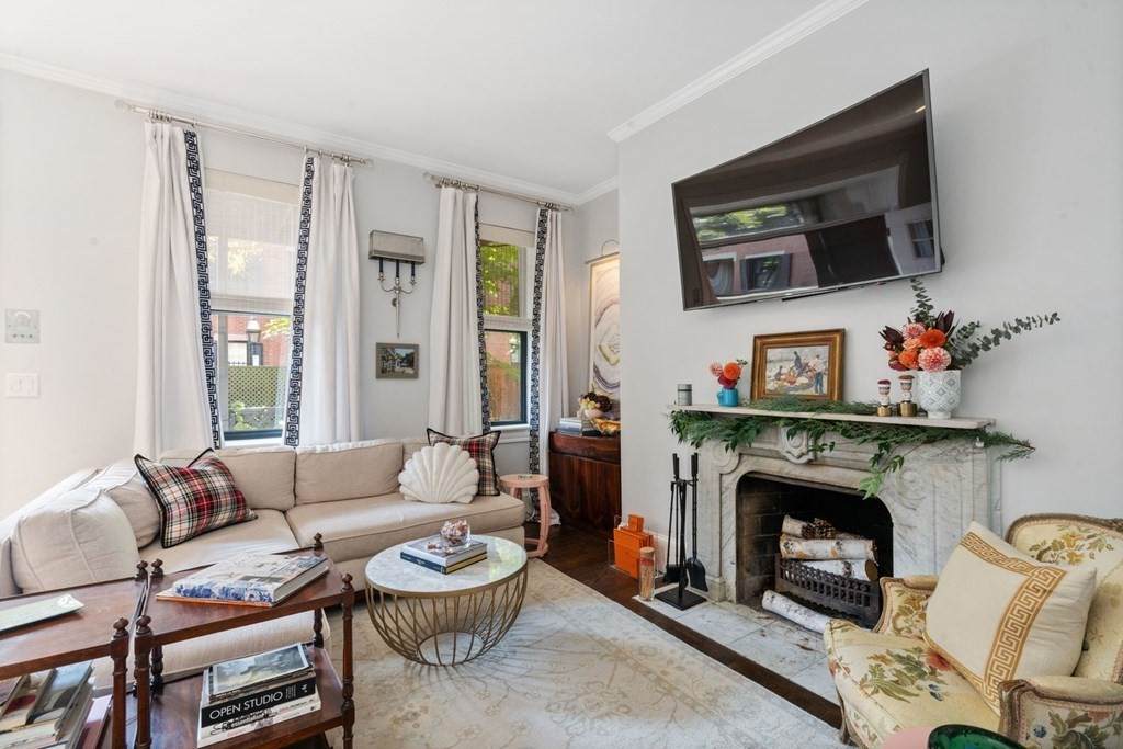 34 Lawrence St - Photo 1