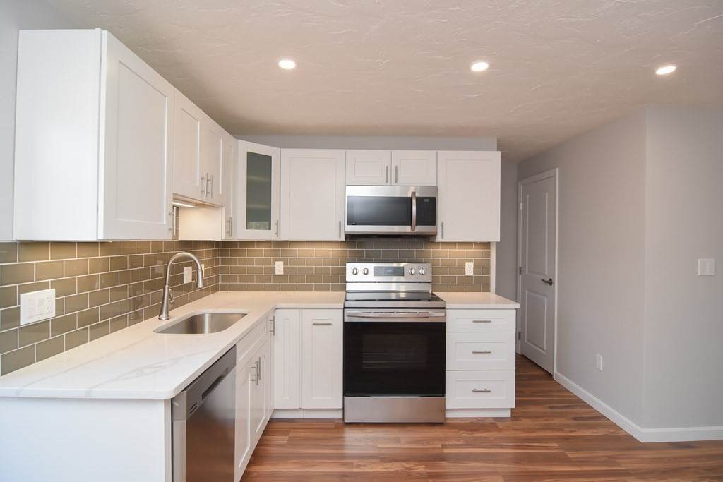 301 Grove St - Photo 1