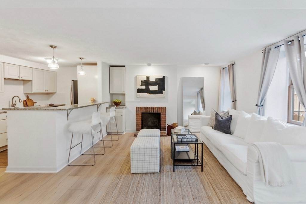 245 W Newton St - Photo 1
