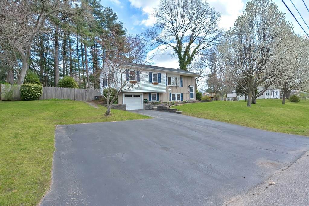 981 Longview Dr - Photo 1