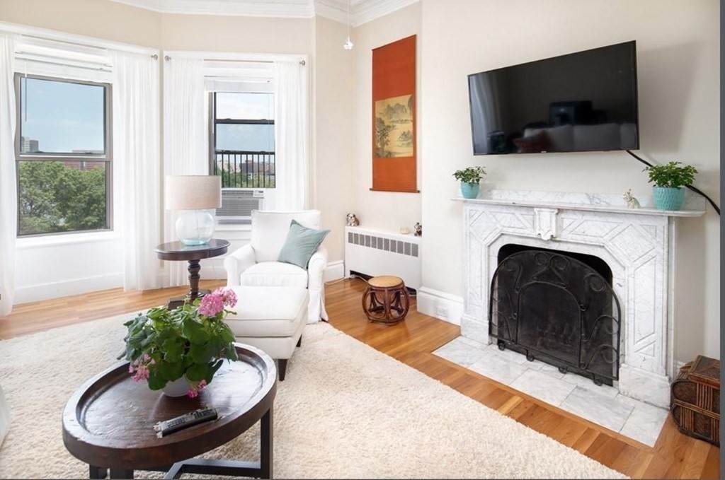 190 Beacon - Photo 1