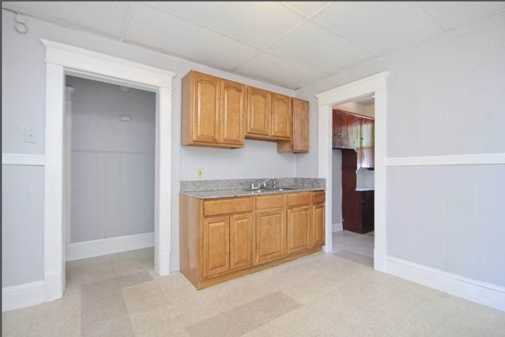 229-231 College St - Photo 1