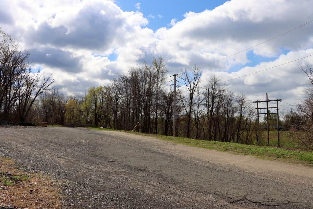 19 Railroad Ave - Photo 1