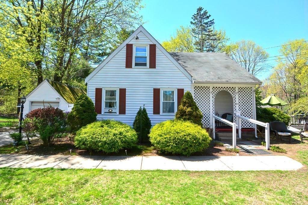21 Pocahontas St - Photo 1