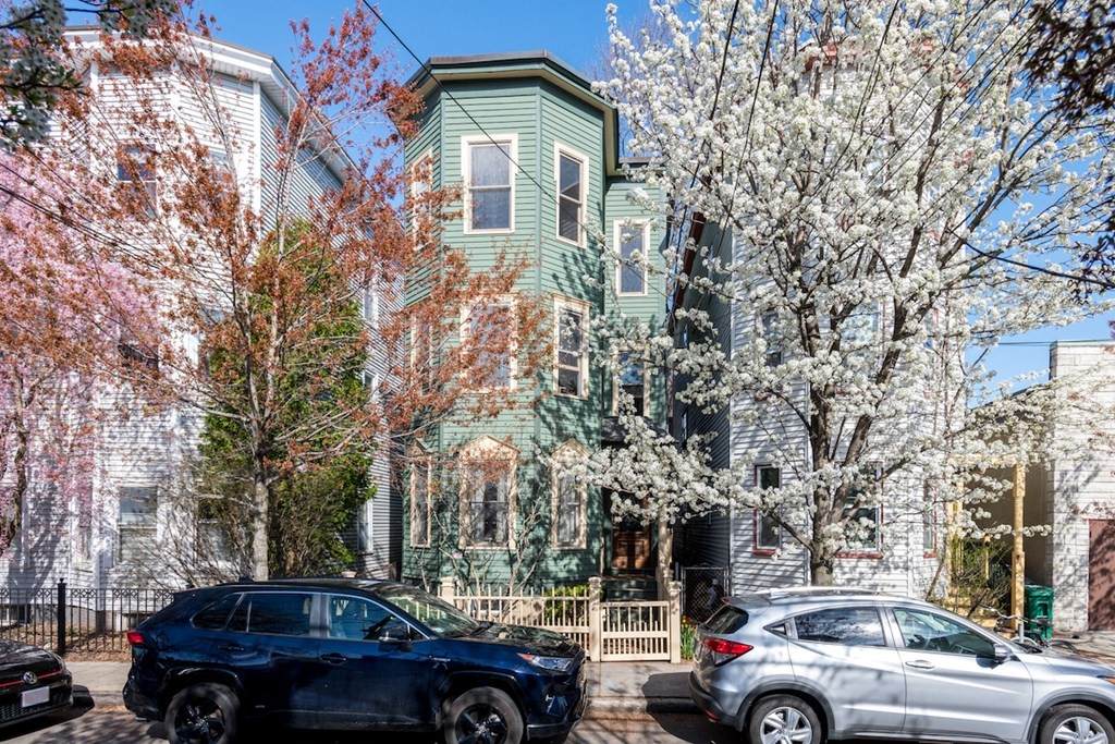 189 Brookline - Photo 1