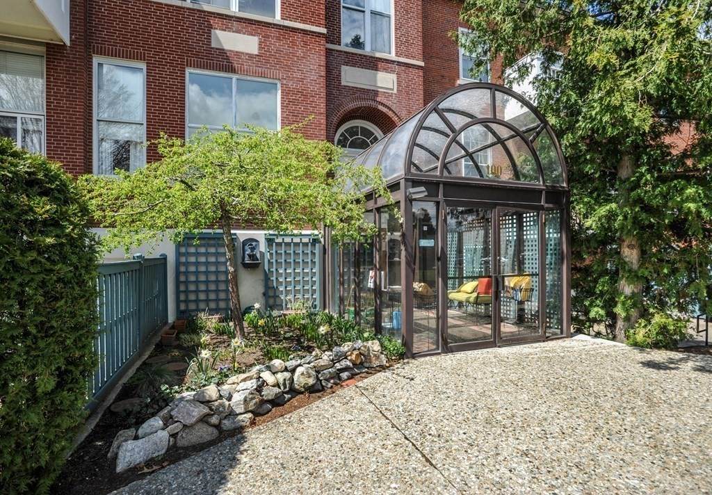 100 Parks St - Photo 1
