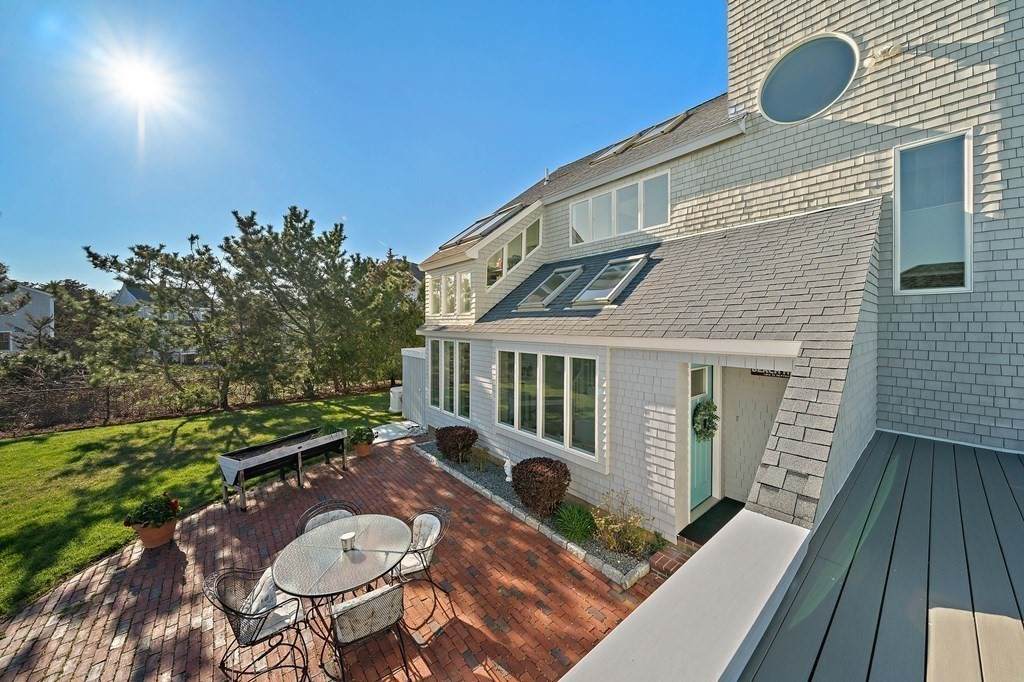 18 Bay Ave - Photo 1