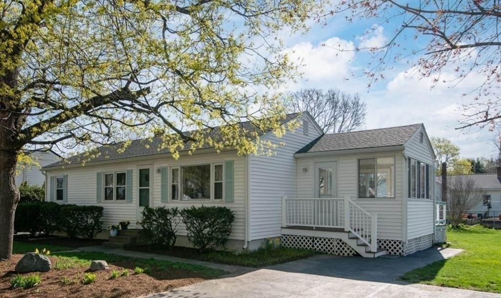 23 Elmira Ave - Photo 1