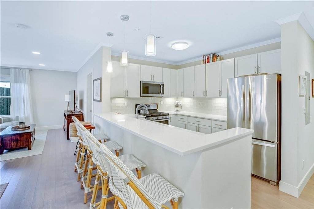 320 Maverick Street - Photo 1