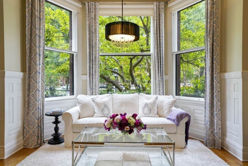 215 Commonwealth Ave - Photo 1