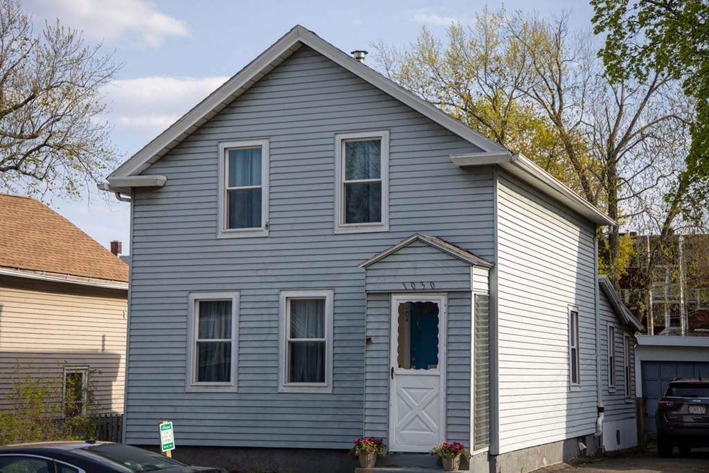 1030 Dwight St - Photo 1