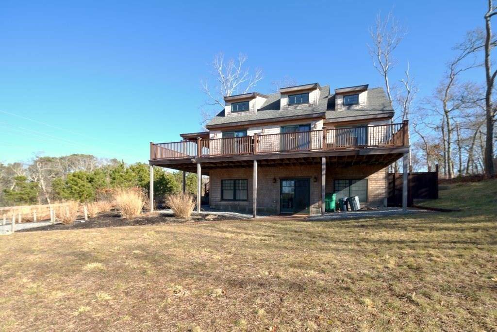 212 Tashmoo Ave - Photo 1