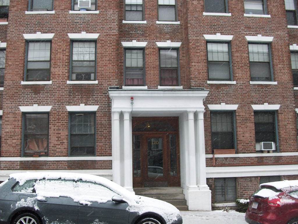 120 Sutherland Rd - Photo 1