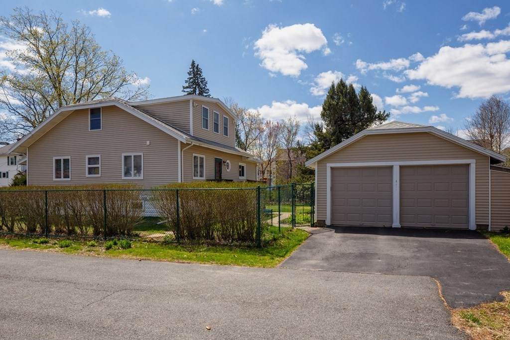 131 Colby St - Photo 1