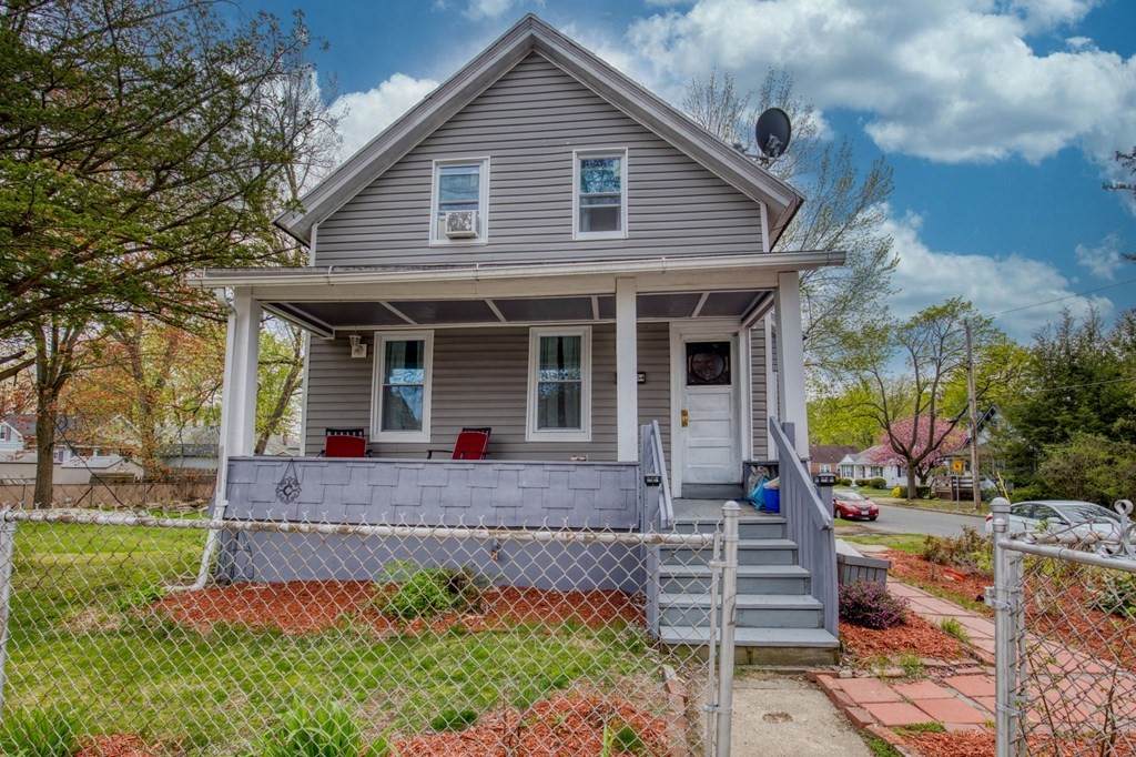 654 Newbury St - Photo 1