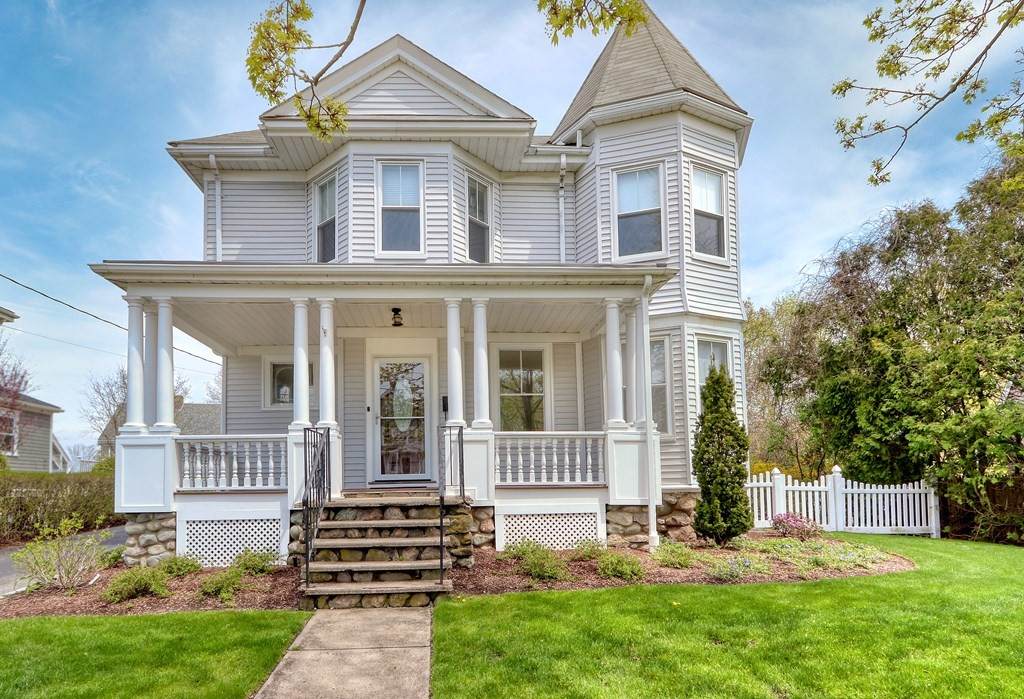 224 Common Street - Photo 1