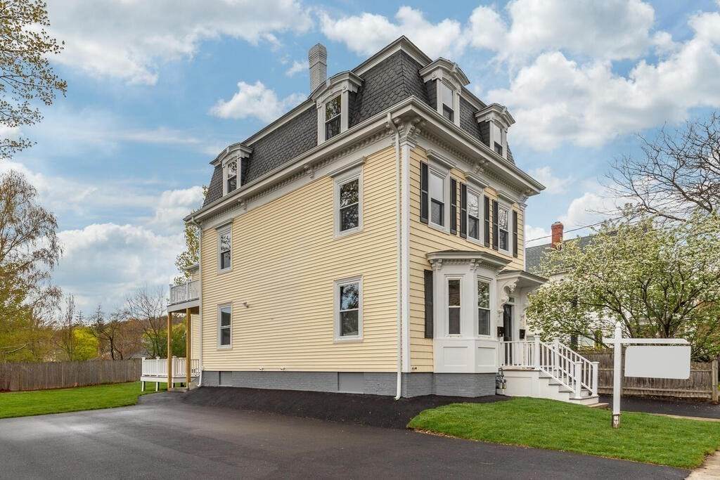 17 Emerson - Photo 1