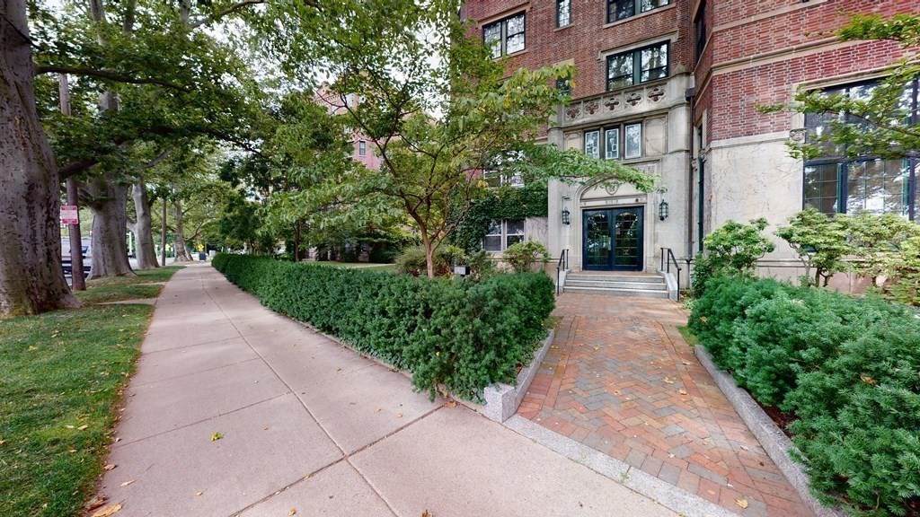 987 Memorial Drive - Photo 1