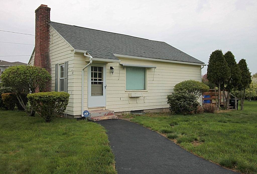 721 Parker St - Photo 1