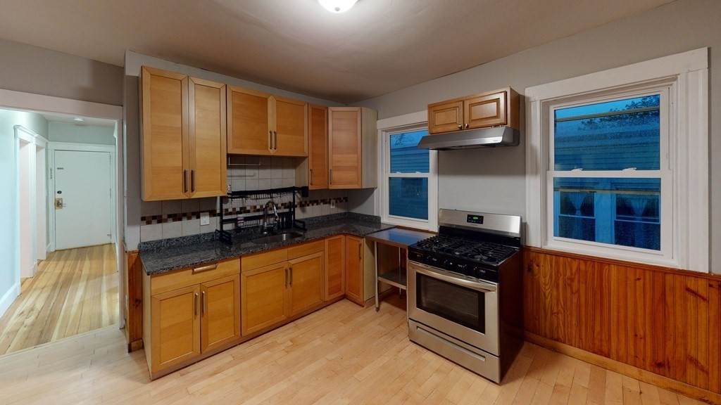 385 Centre St - Photo 1
