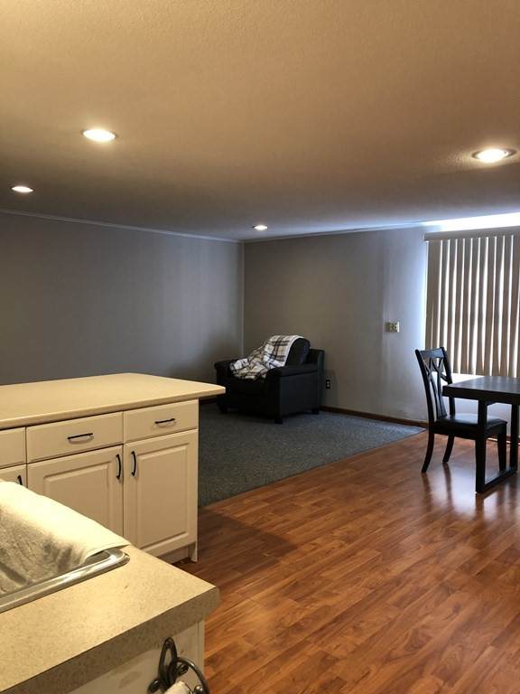 600 N Main - Photo 1