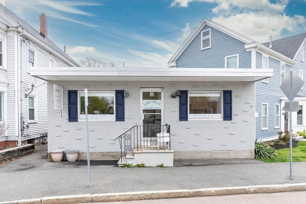 90 Elm St - Photo 1
