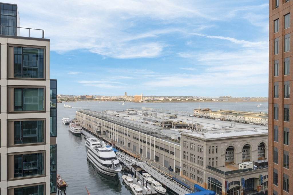 135 Seaport Boulevard - Photo 1