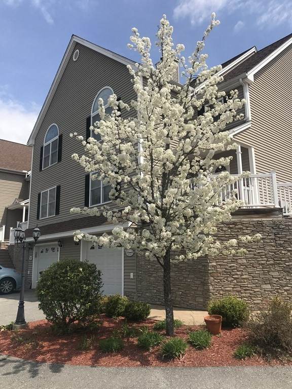 120 Pinewood Drive - Photo 1
