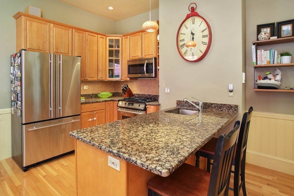 587 E 8Th St - Photo 1