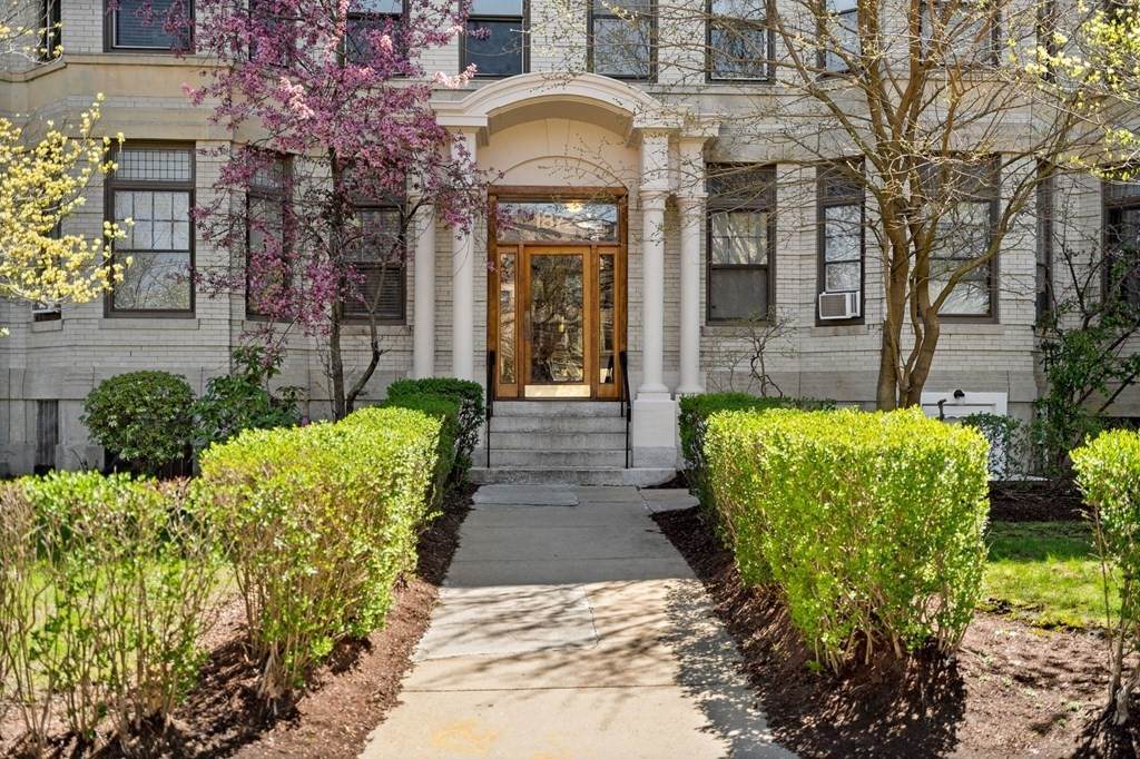 1872 Commonwealth Ave - Photo 1
