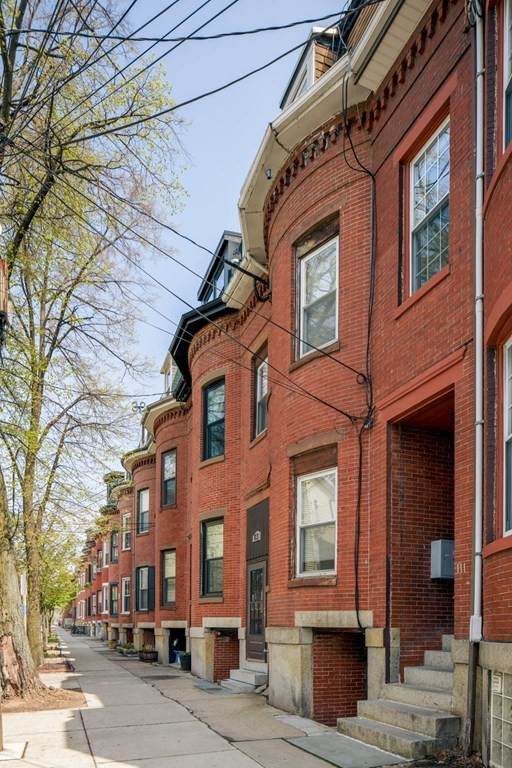111 Saratoga St - Photo 1
