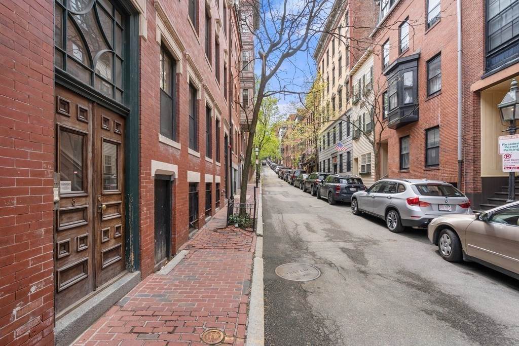 12 South Russell - Photo 1
