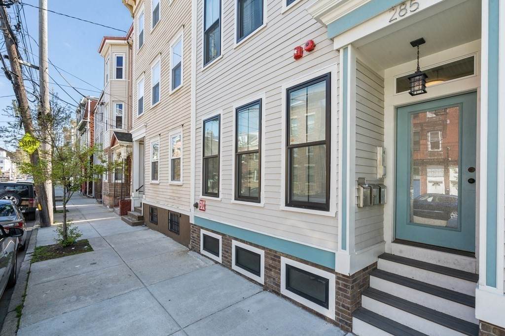 285 Sumner St - Photo 1