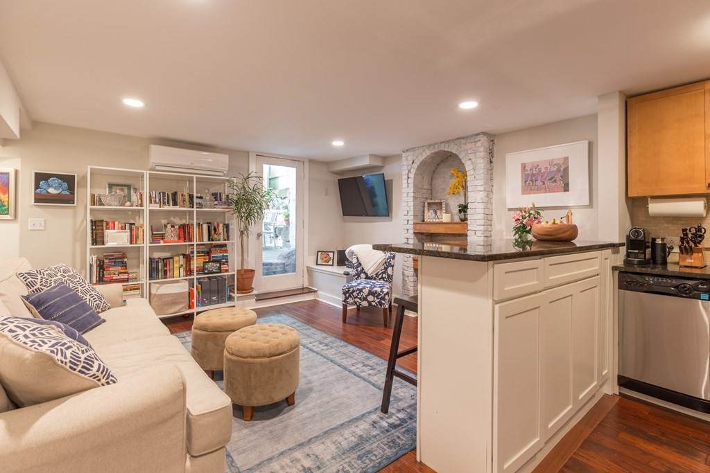 448 Shawmut - Photo 1