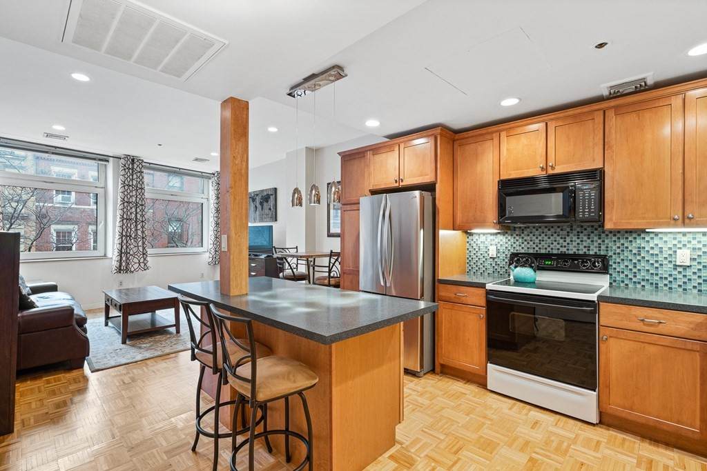 300 Commercial St - Photo 1