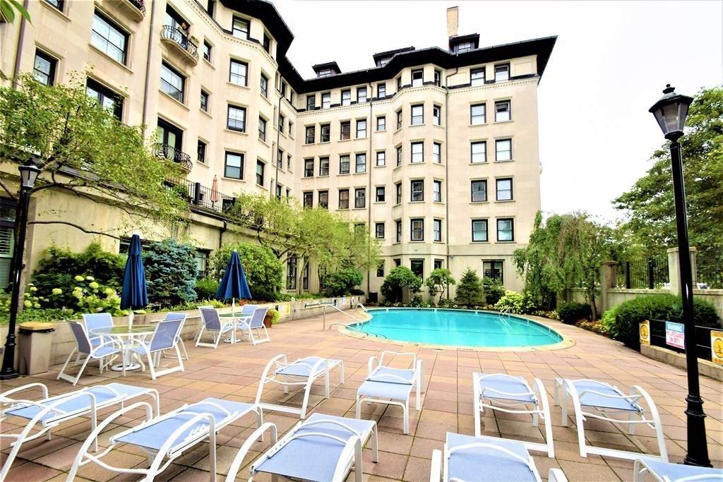 416 Commonwealth Ave - Photo 1
