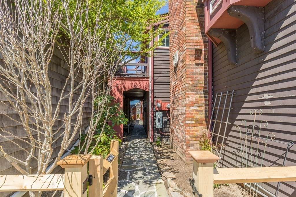 50 Bearskin Neck - Photo 1