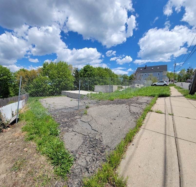 80 Warren Ave - Photo 1