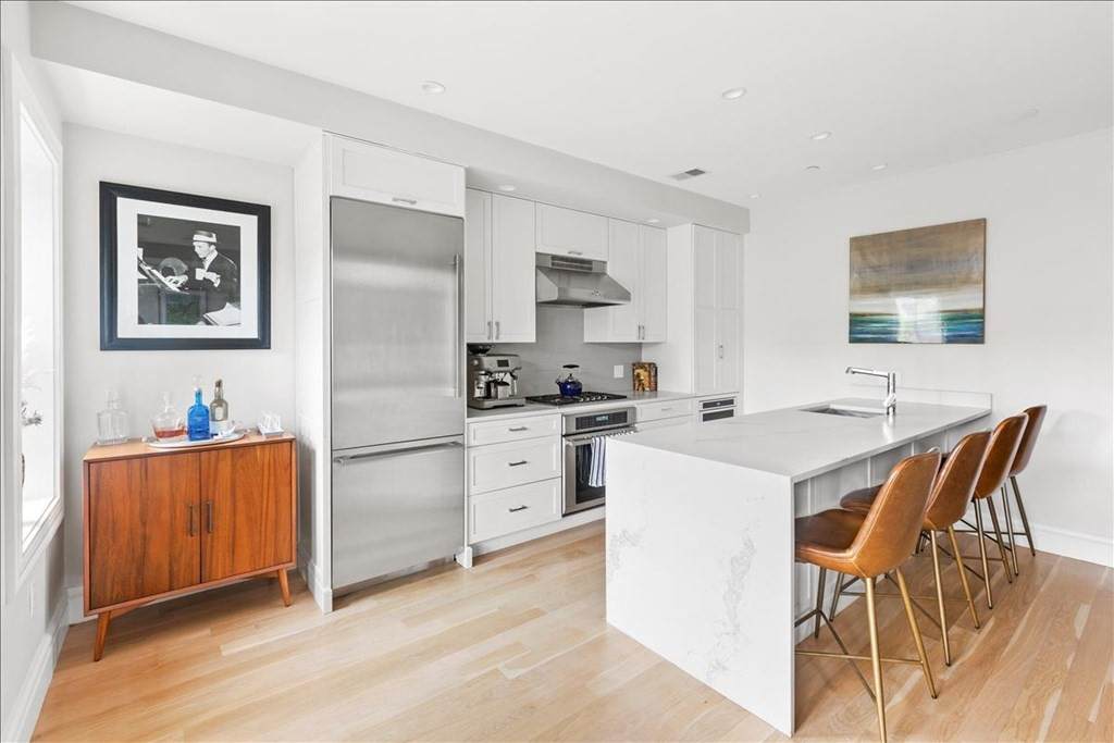 86 Berkeley Street - Photo 1