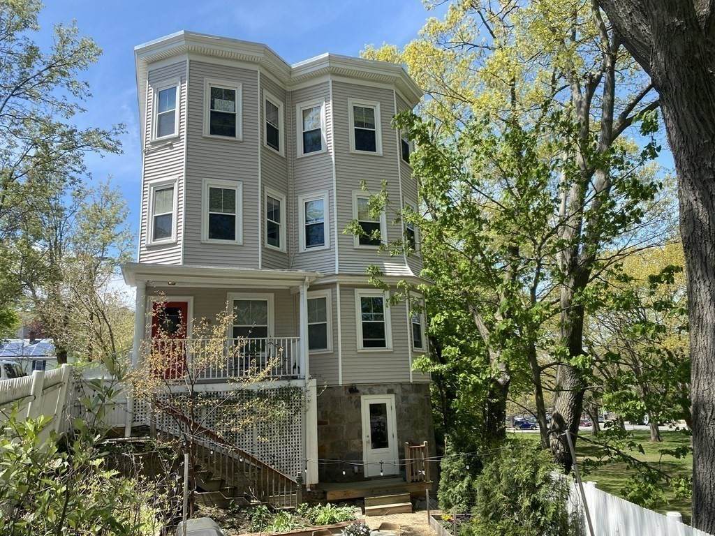 19 Eliot Crescent - Photo 1