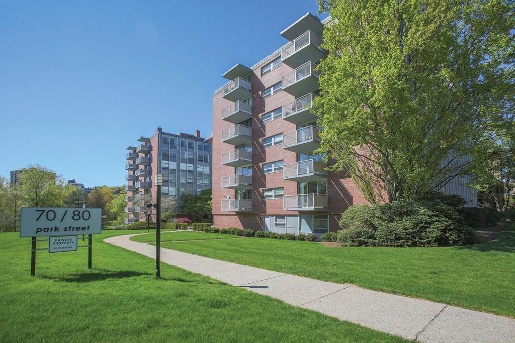 70 Park St - Photo 1